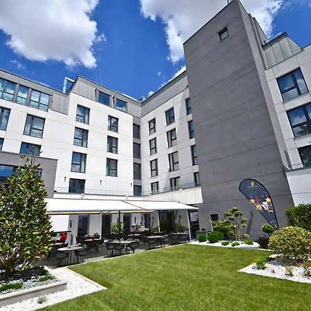 Aniroc Signature Hotel Arad Exterior foto The courtyard of the new building