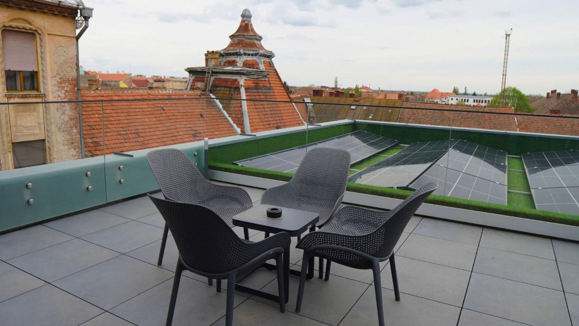 Aniroc Signature Hotel Arad Exterior foto Rooftop terrace